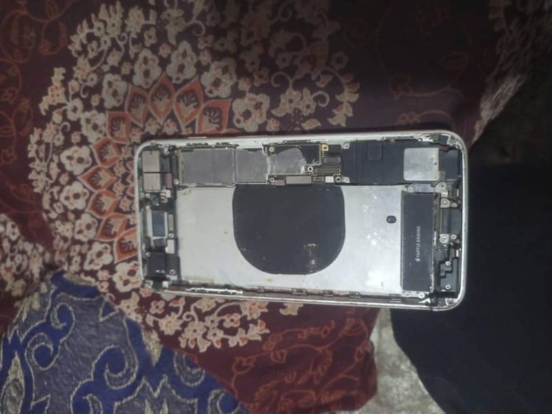Apple iPhone 8 Plus 1