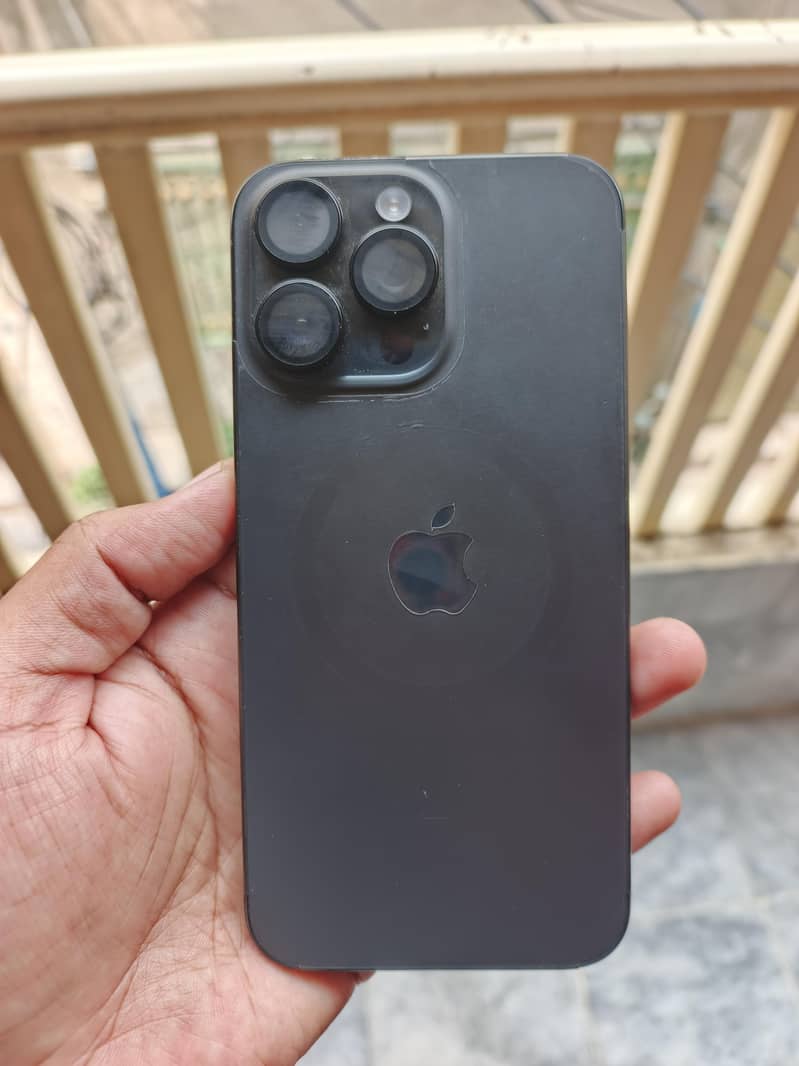 Apple iPhone 15 Pro Max 1