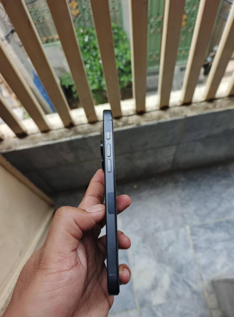 Apple iPhone 15 Pro Max 3