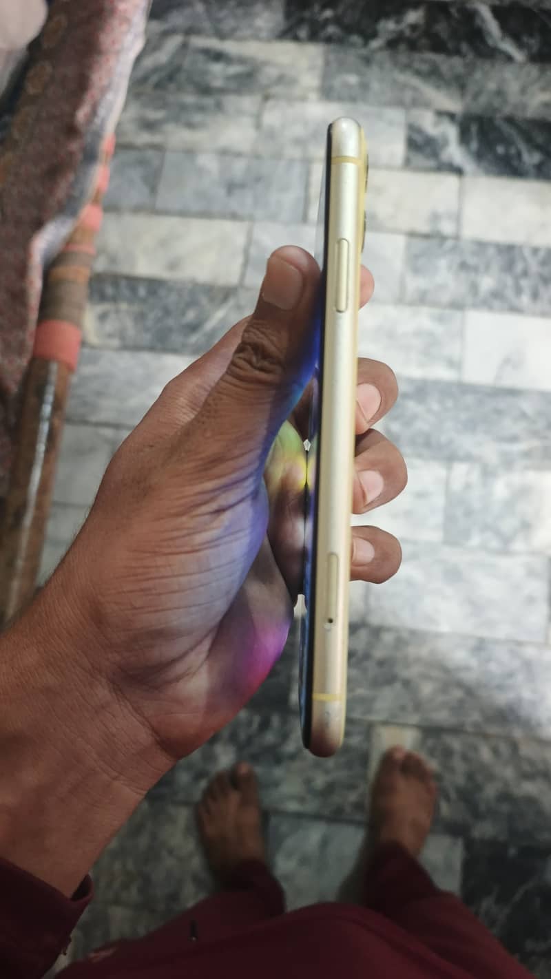 Apple iPhone 11 0