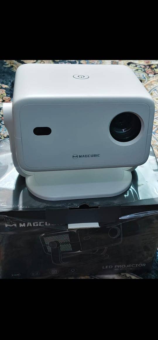 ANDROID PROJECTOR , HD PROJECTOR , LED PROJECTOR MULTIMEDIA PROJECTOR. 1
