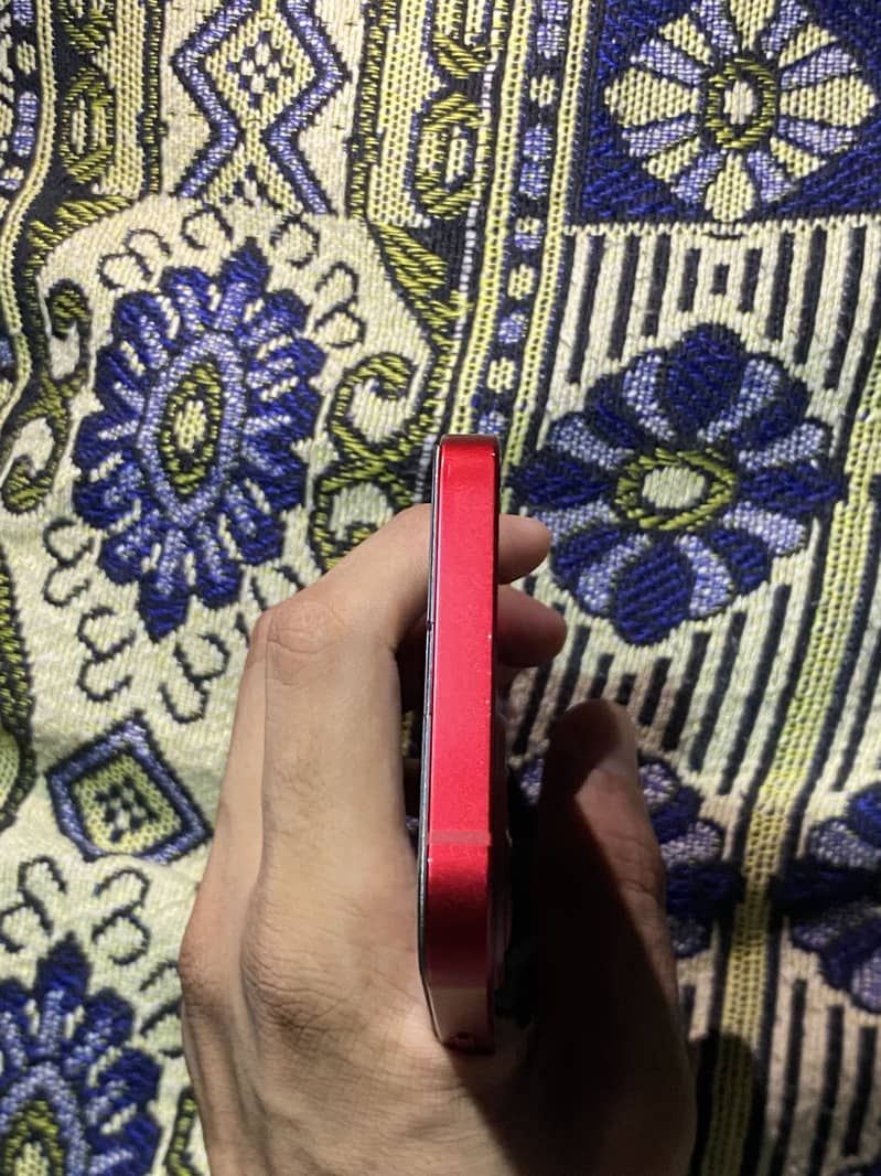 Apple iPhone 13 4