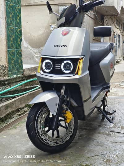 Metro M6 Lithium phosphate Brand New Lush condition 10/10