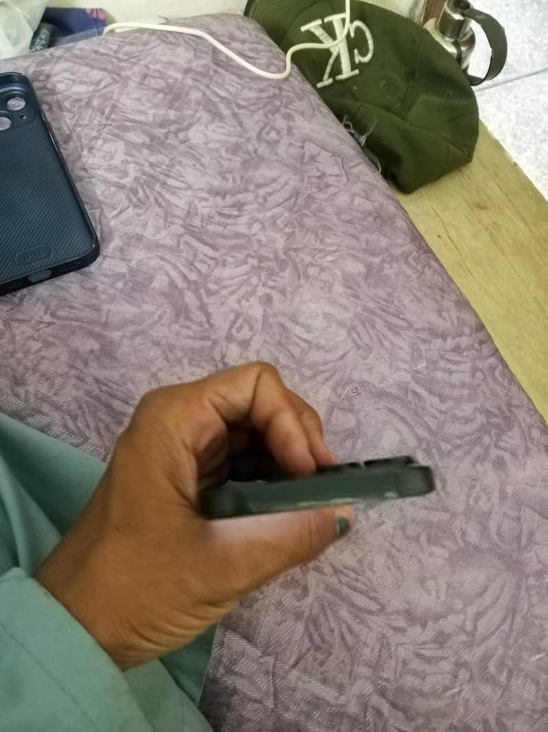 Apple iPhone 15 4