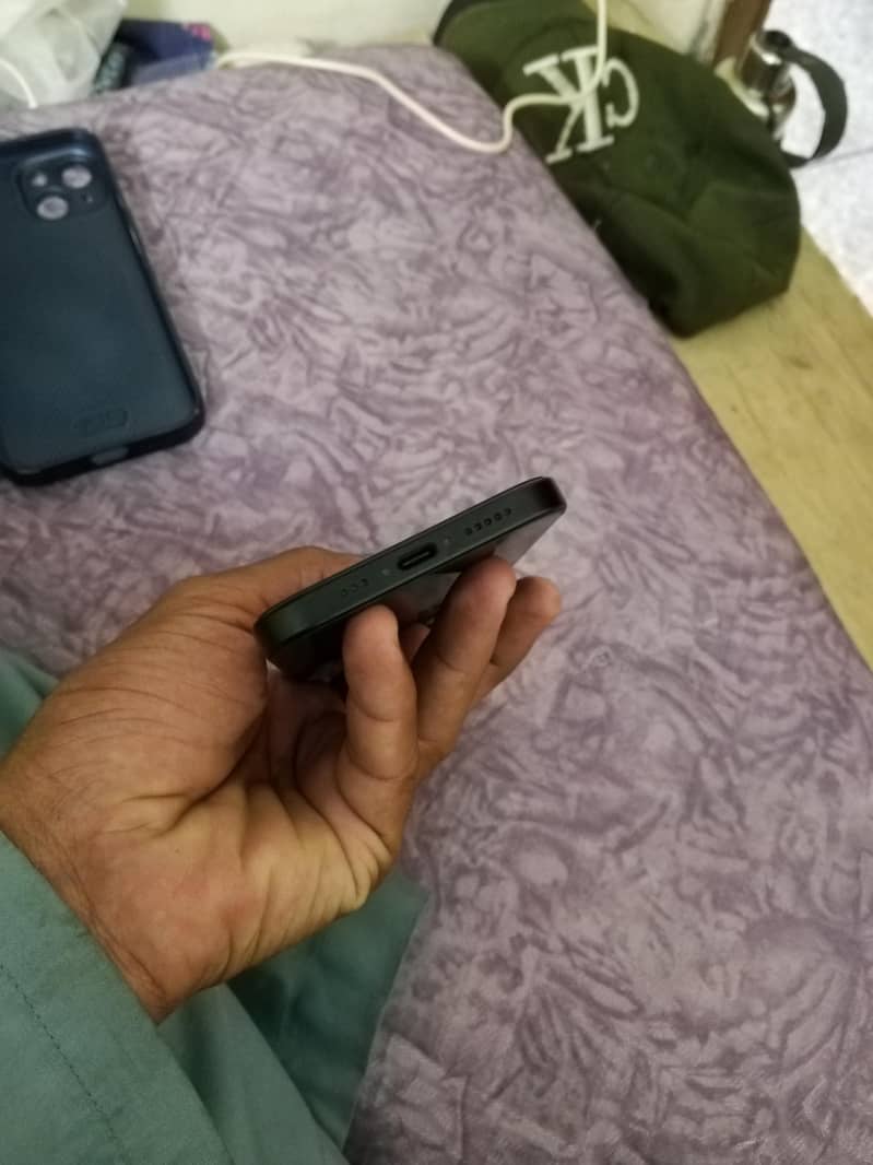 Apple iPhone 15 5