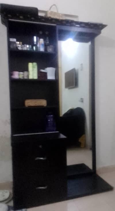 dressing table
