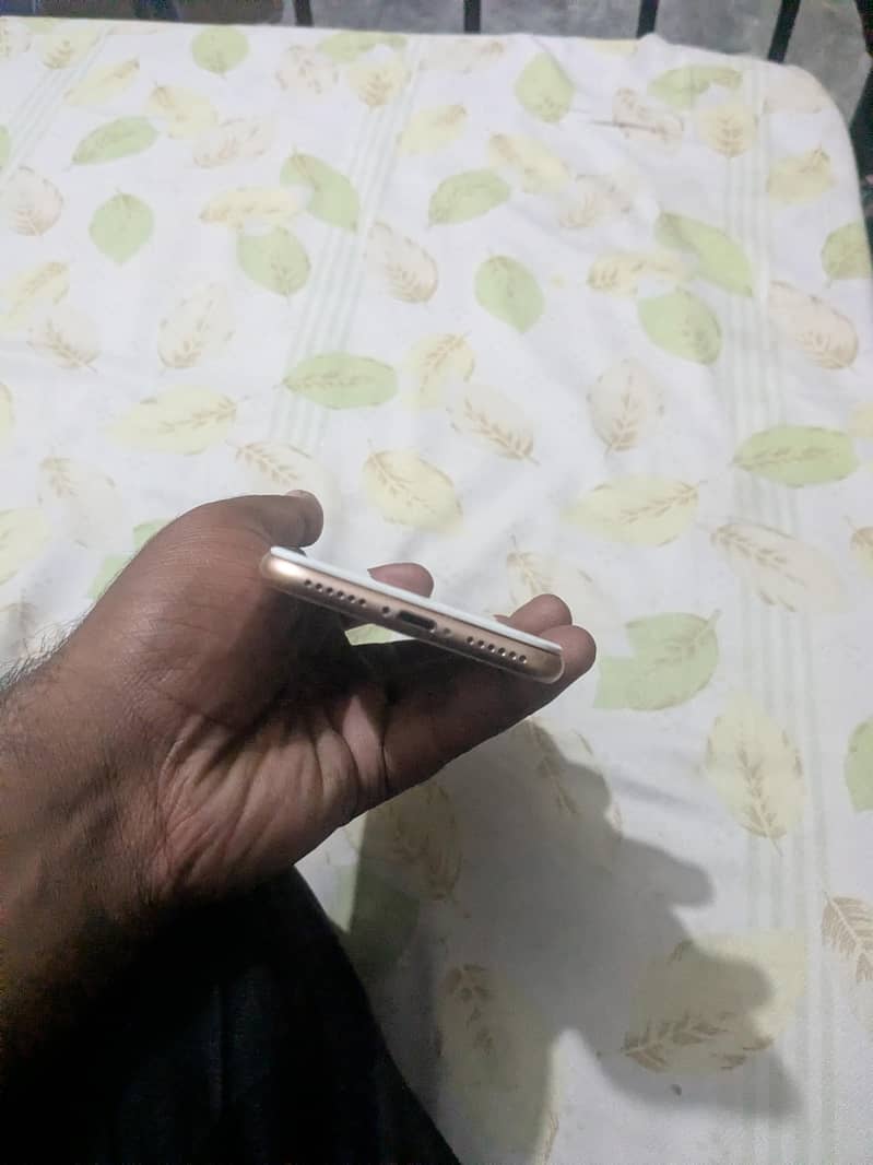 Apple iPhone 8 6