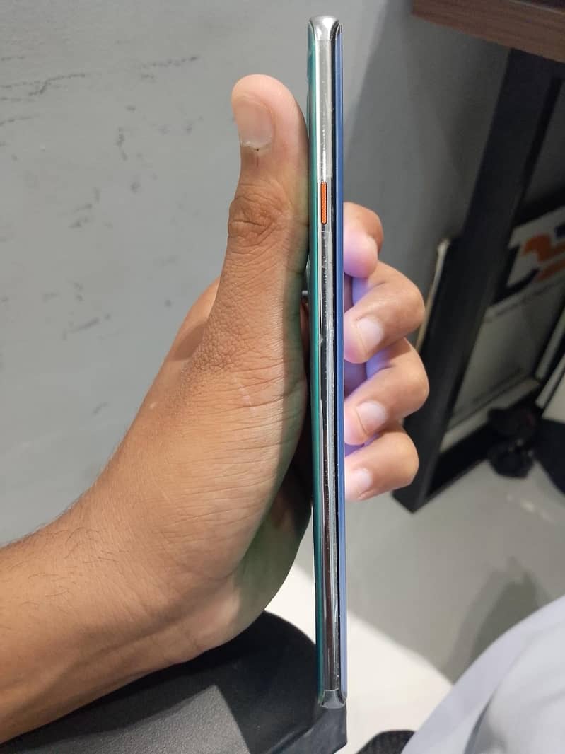 Tecno CAMON 40 Pro 6