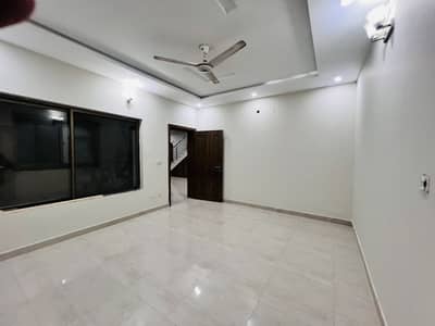 10 Marla Slightly Used House For Sale