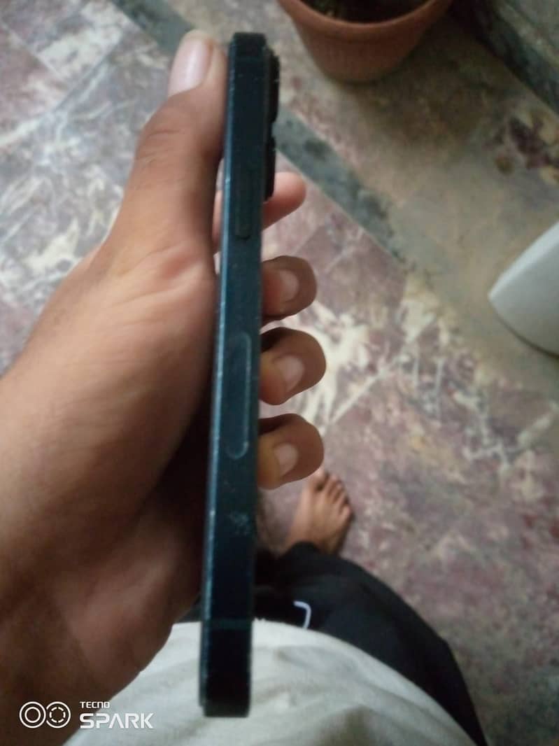 Apple iPhone 14 4