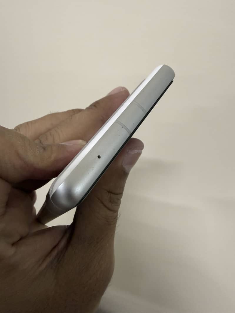Google Pixel 7a 5