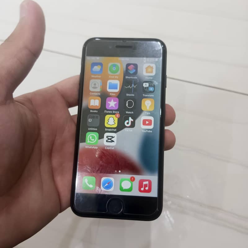 Apple iPhone 7 1