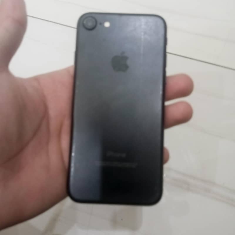 Apple iPhone 7 3