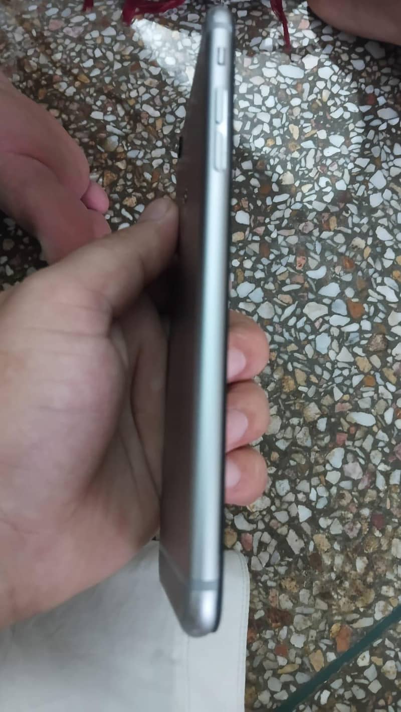 Apple iPhone 6S Plus 2
