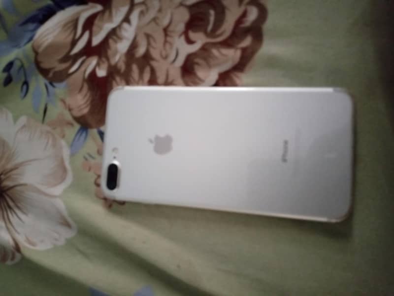 Apple iPhone 7 Plus 1