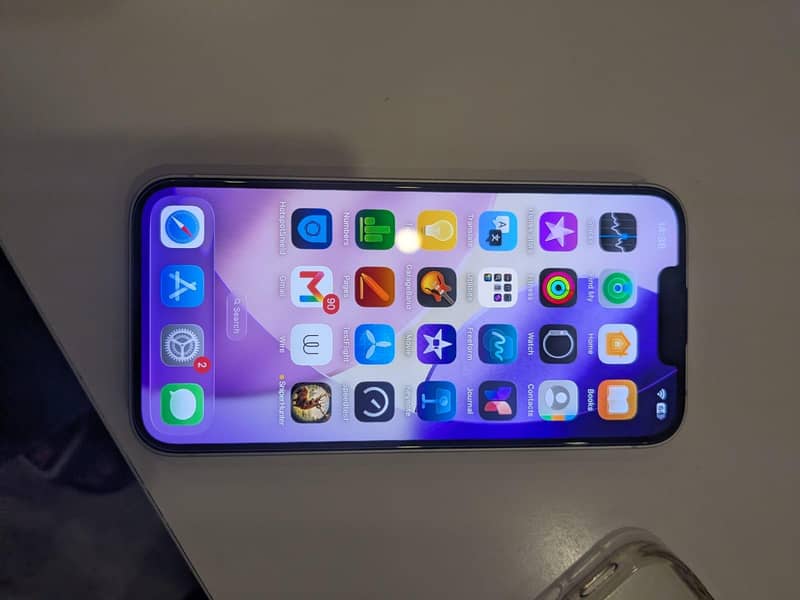 Apple iPhone 16e 1