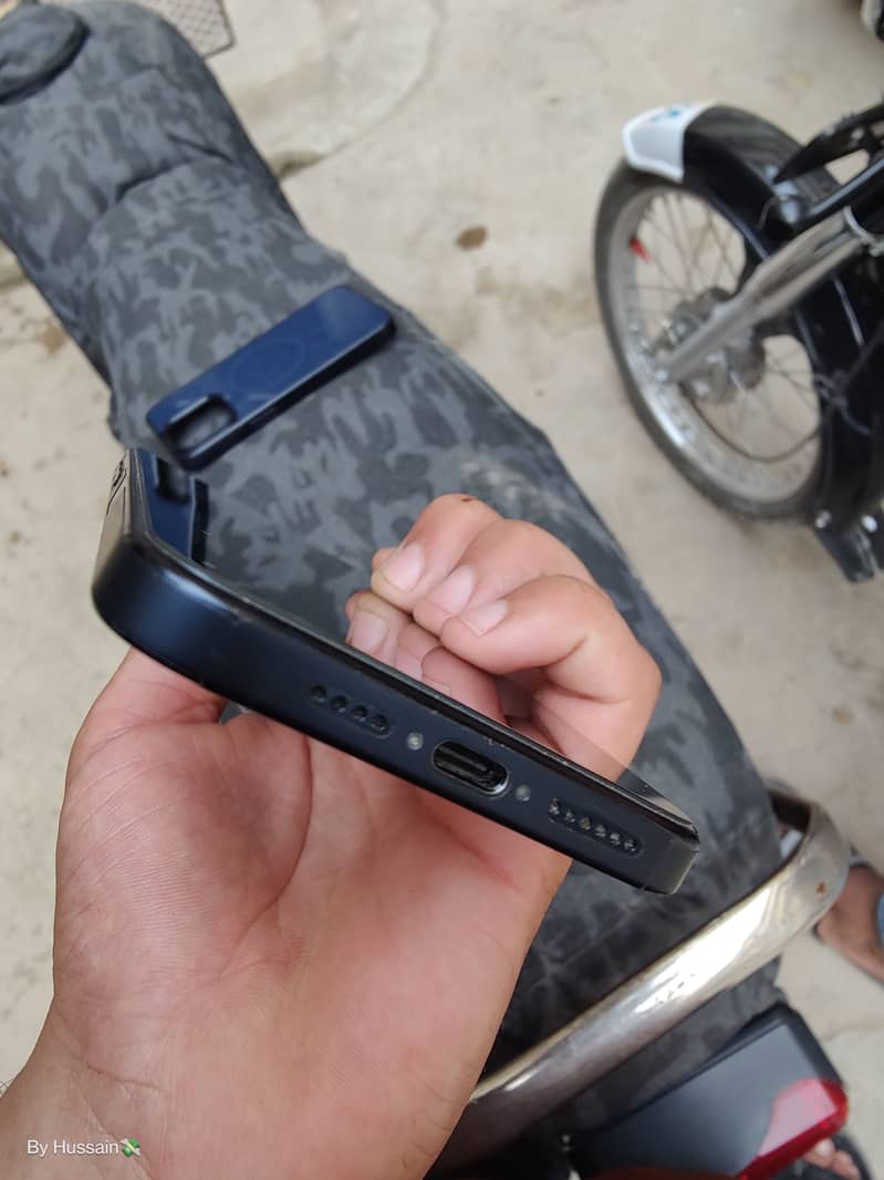 Apple iPhone 15 Pro Max 4