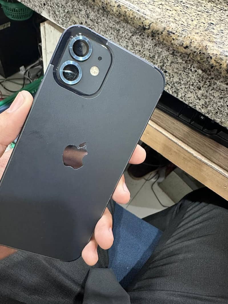 Apple iPhone 12 1
