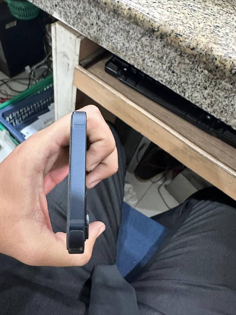 Apple iPhone 12 2