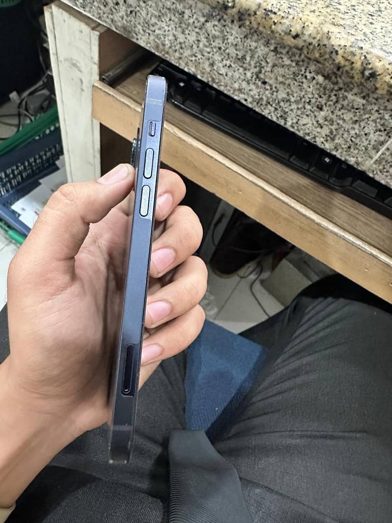 Apple iPhone 12 3