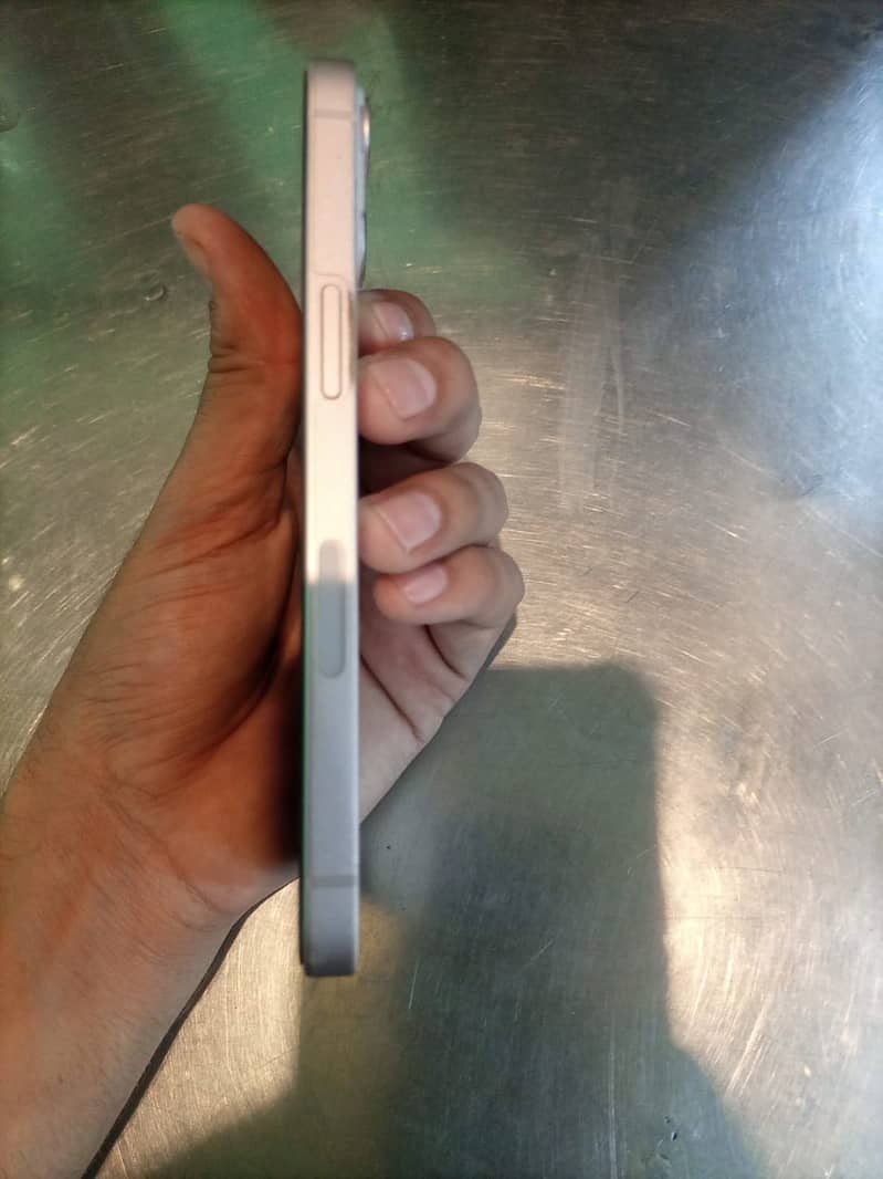 iPhone 13 1