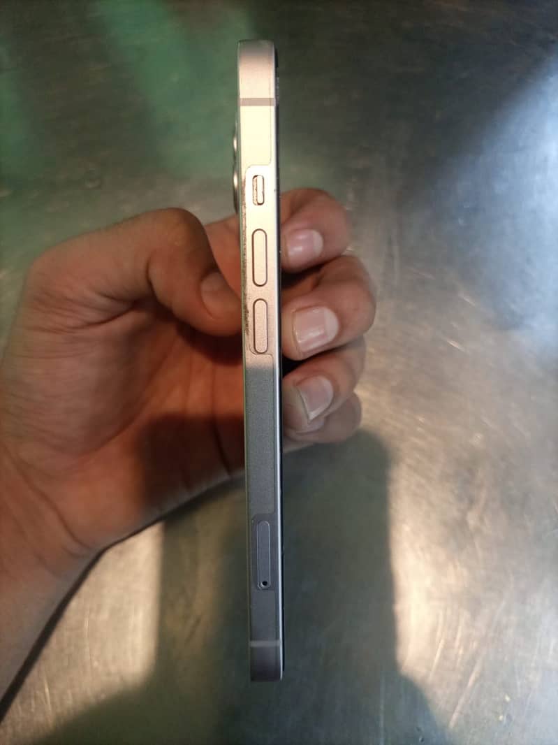 iPhone 13 2