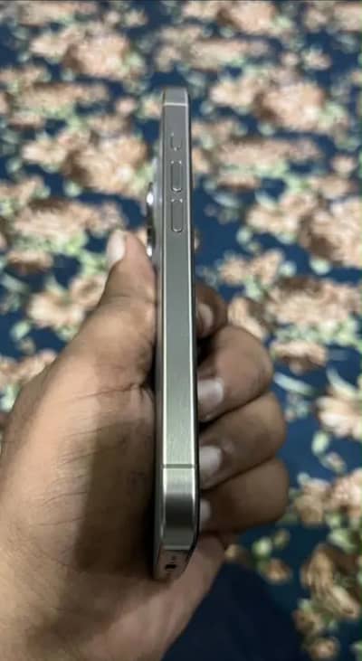 Apple iPhone 15 Pro jv (sim Locked)