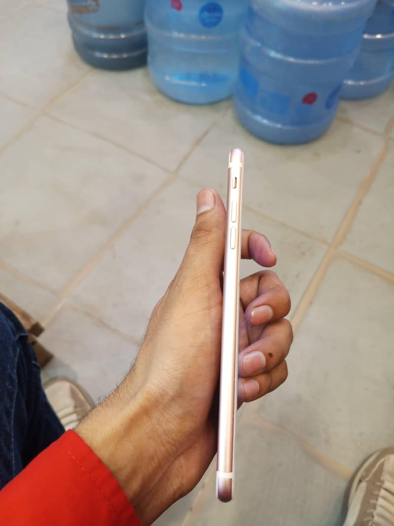Apple iPhone 7 Plus 2