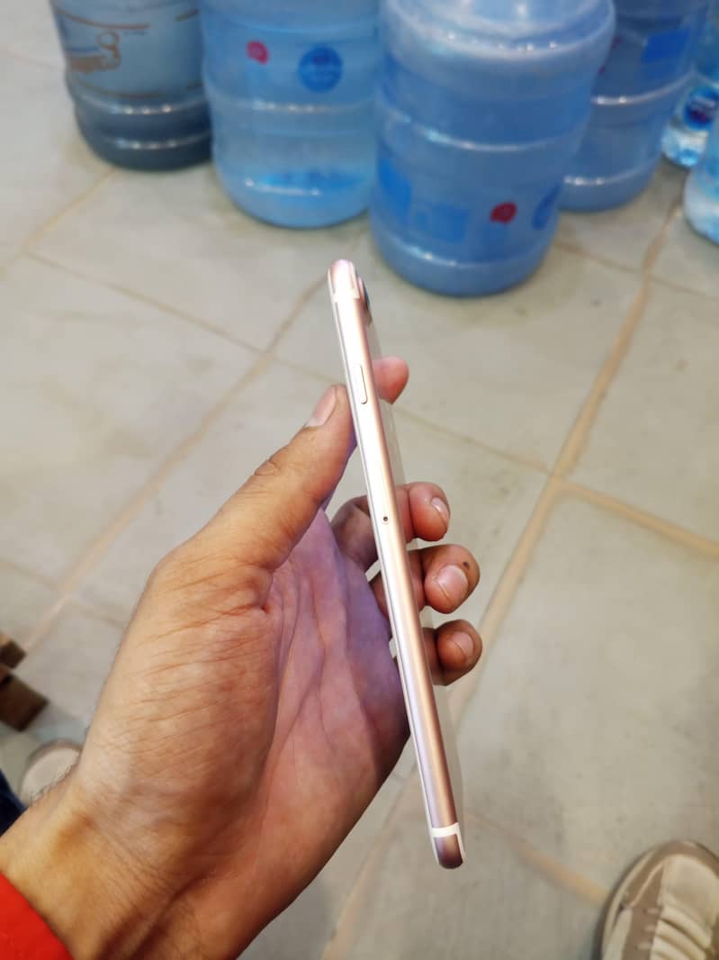 Apple iPhone 7 Plus 3