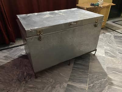 Steel patti with stand.