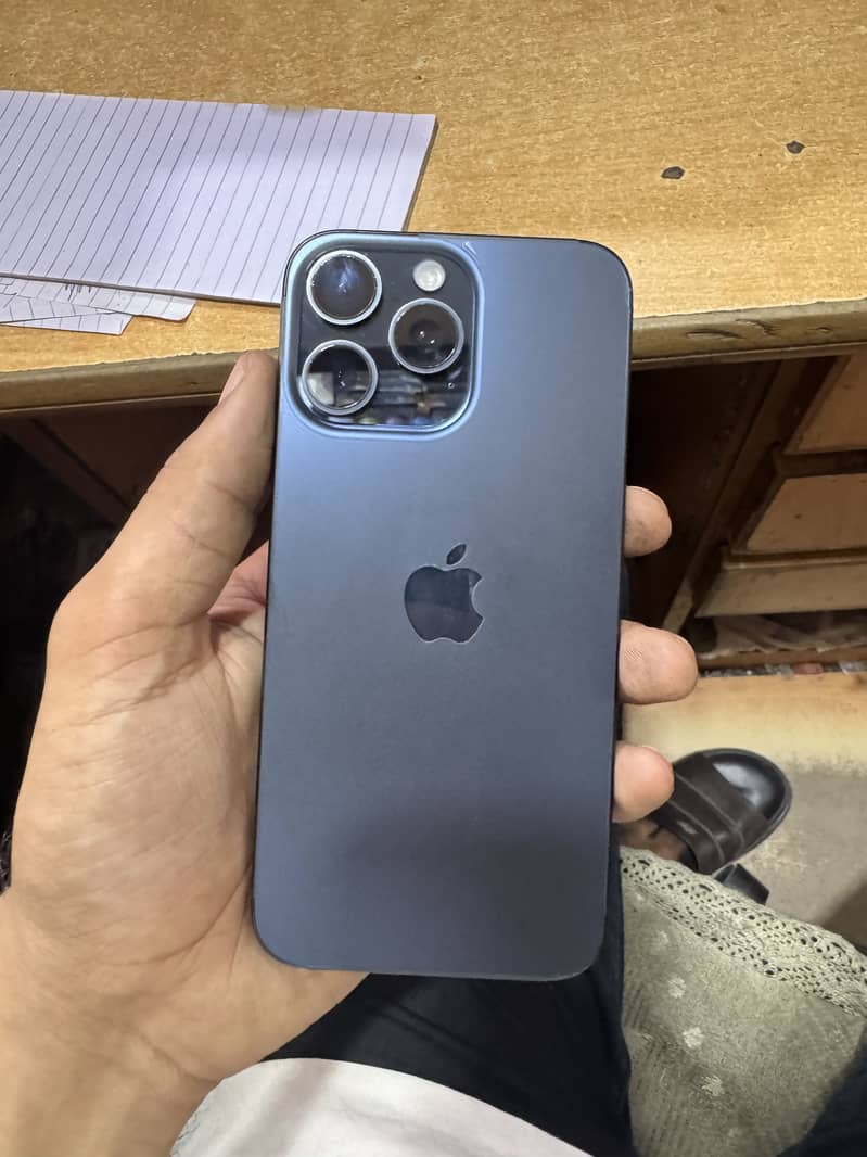 iPhone 15 PRO MAX 0