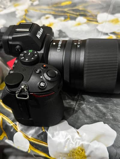 Nikon Z5 Mirrorless Camera + NIKKOR Z 24-200mm VR Lens | Only 862 Shut
