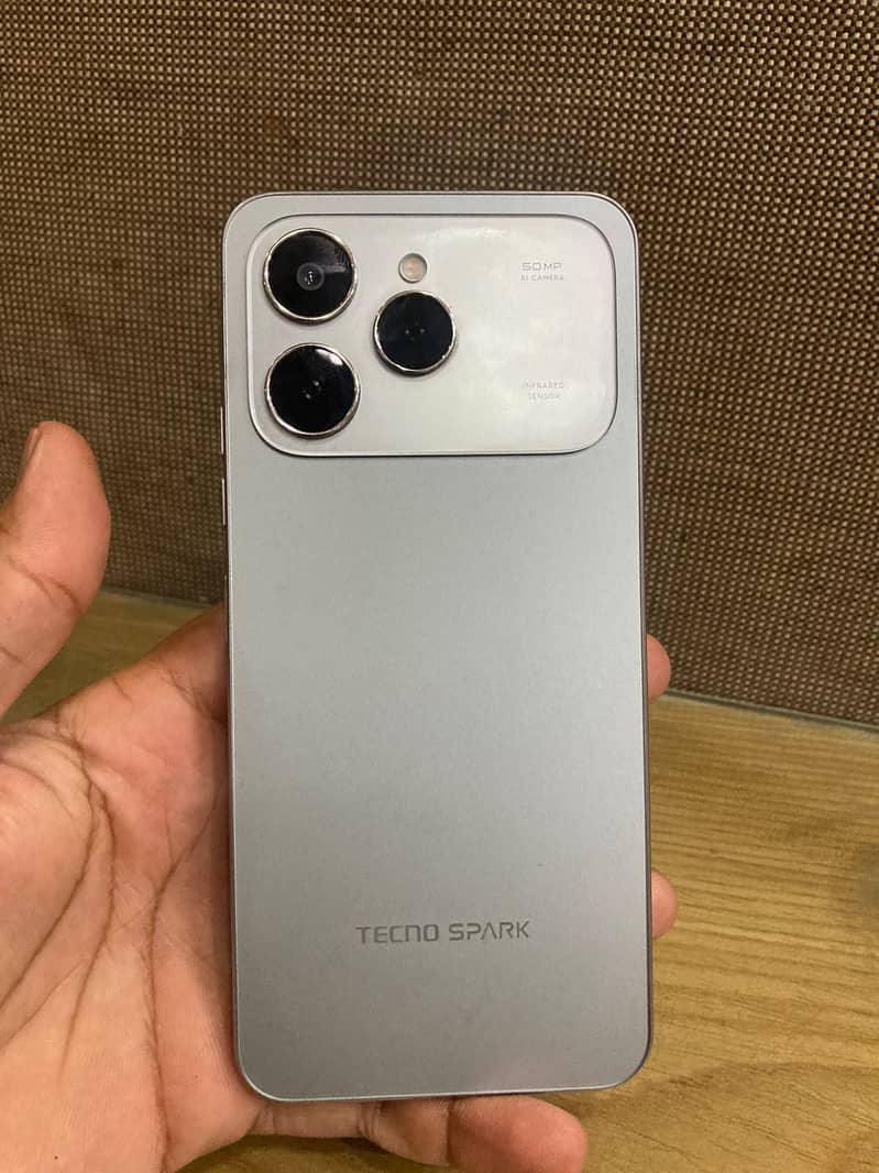 Tecno SPARK 40 0