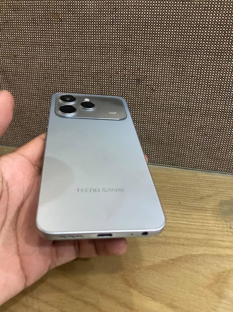 Tecno SPARK 40 1