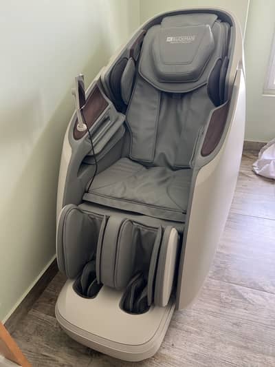 JC Buckman GloryUs 4D Massage Chair (Like New - Flagship Model)