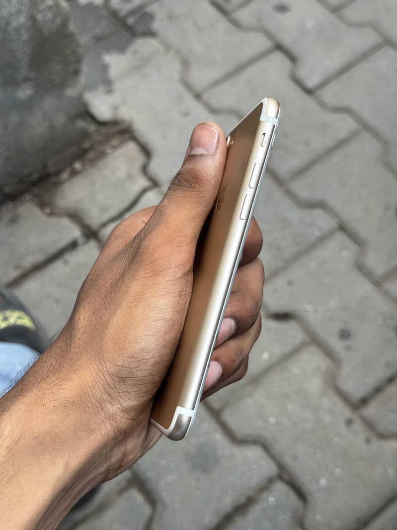 Apple iPhone 7 1