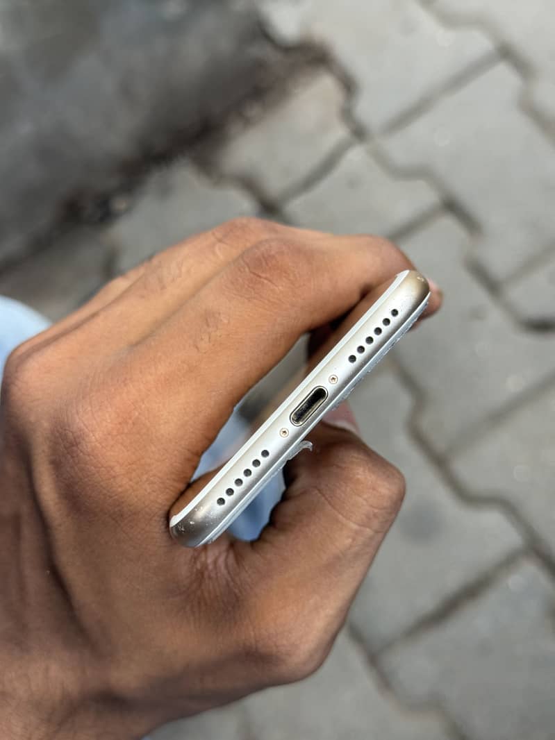 Apple iPhone 7 3