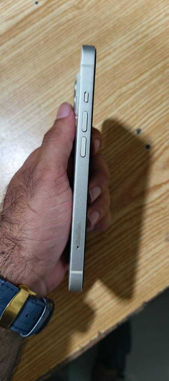 Apple iPhone 13 4