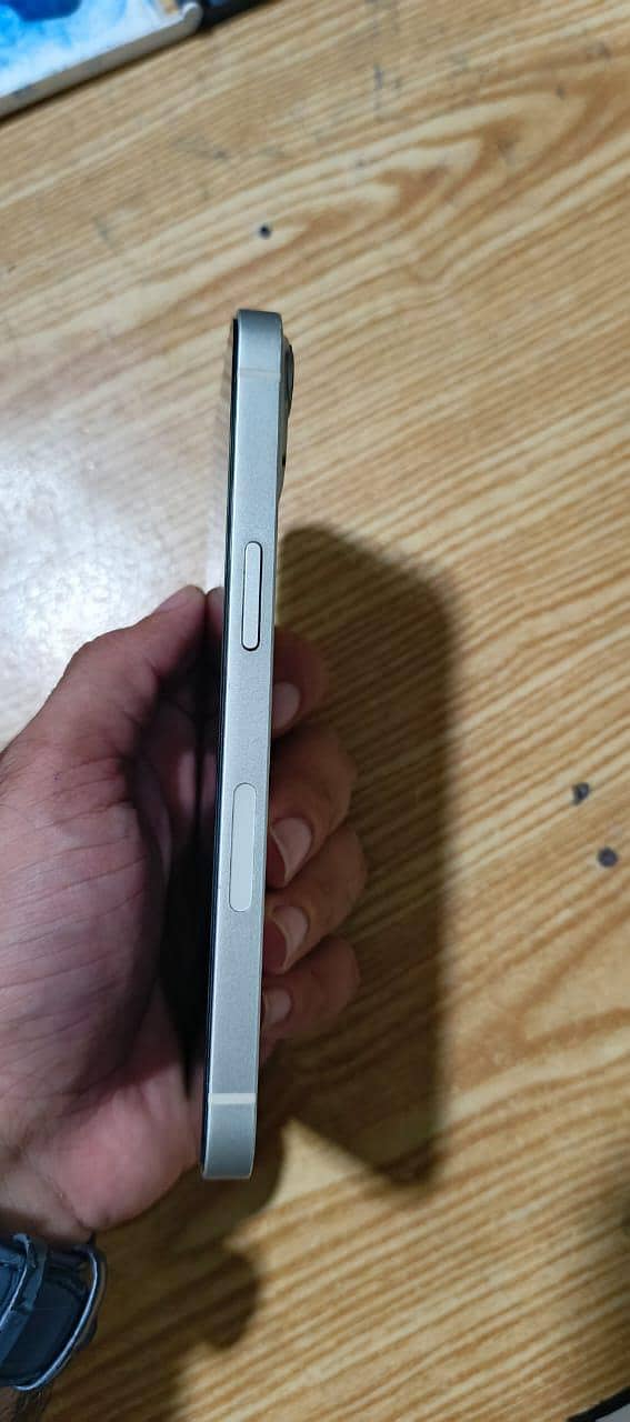 Apple iPhone 13 5