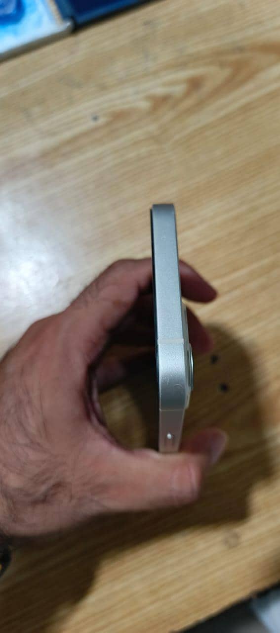Apple iPhone 13 6