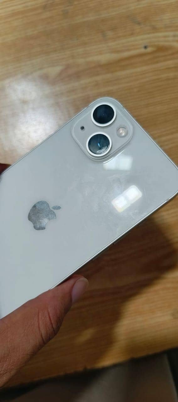 Apple iPhone 13 8