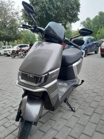 Electric scooty