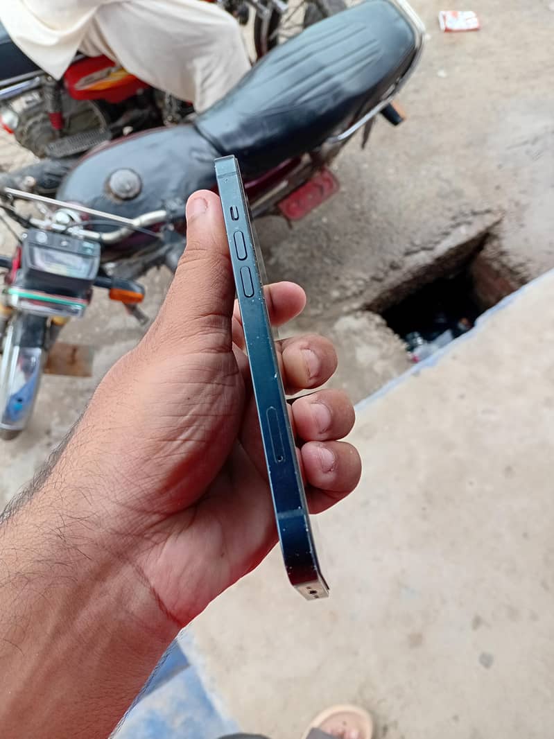 Apple iPhone 13 URGENT SALE 1