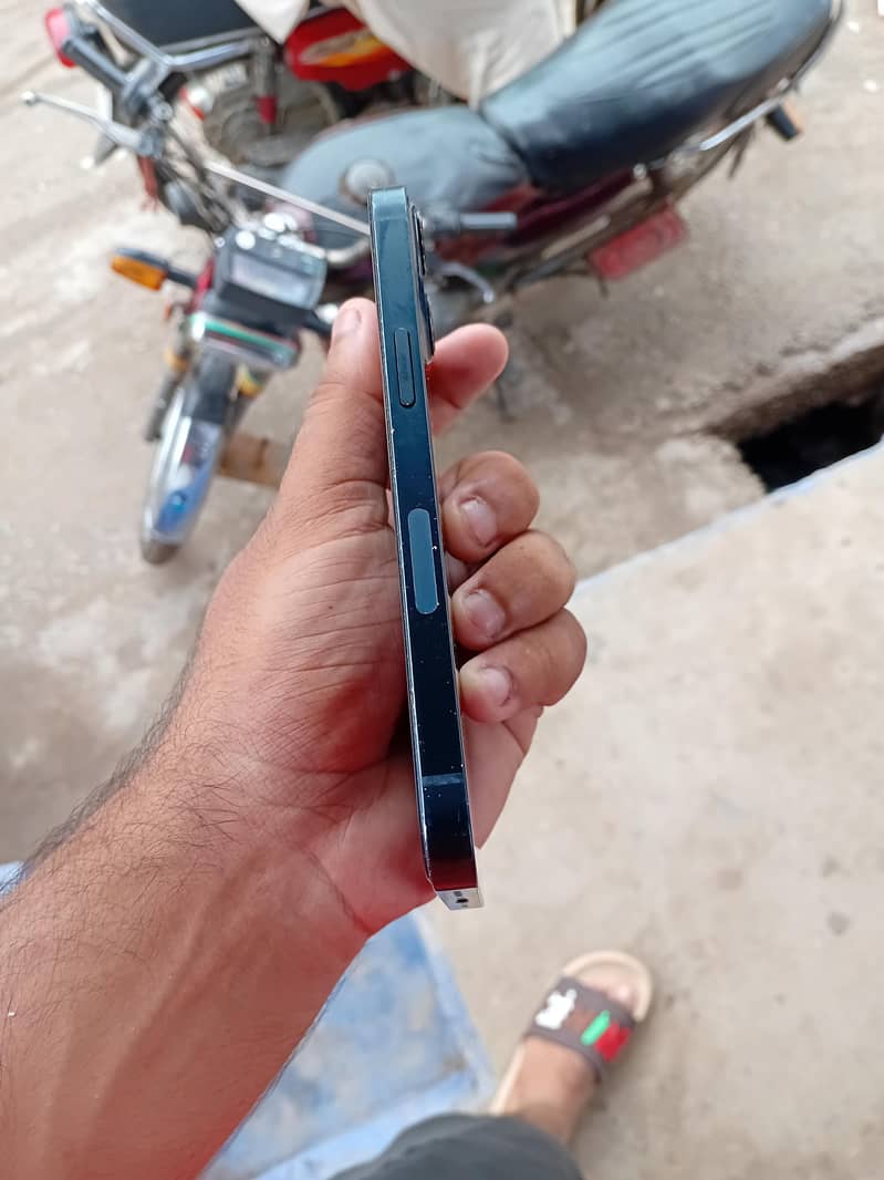 Apple iPhone 13 URGENT SALE 2