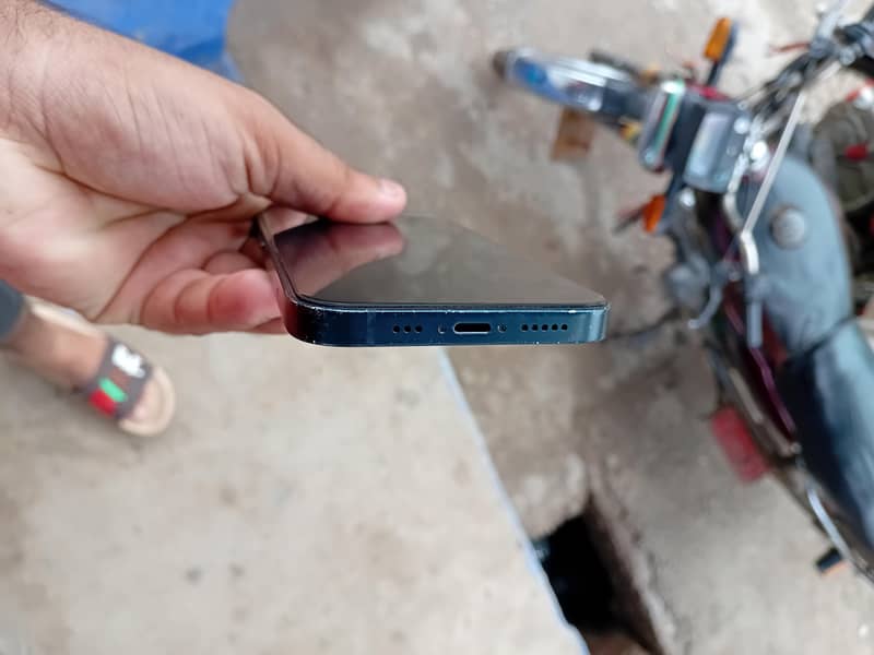 Apple iPhone 13 URGENT SALE 4