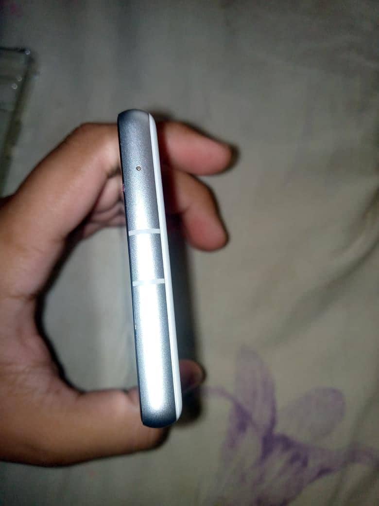 Google Pixel 7a 5