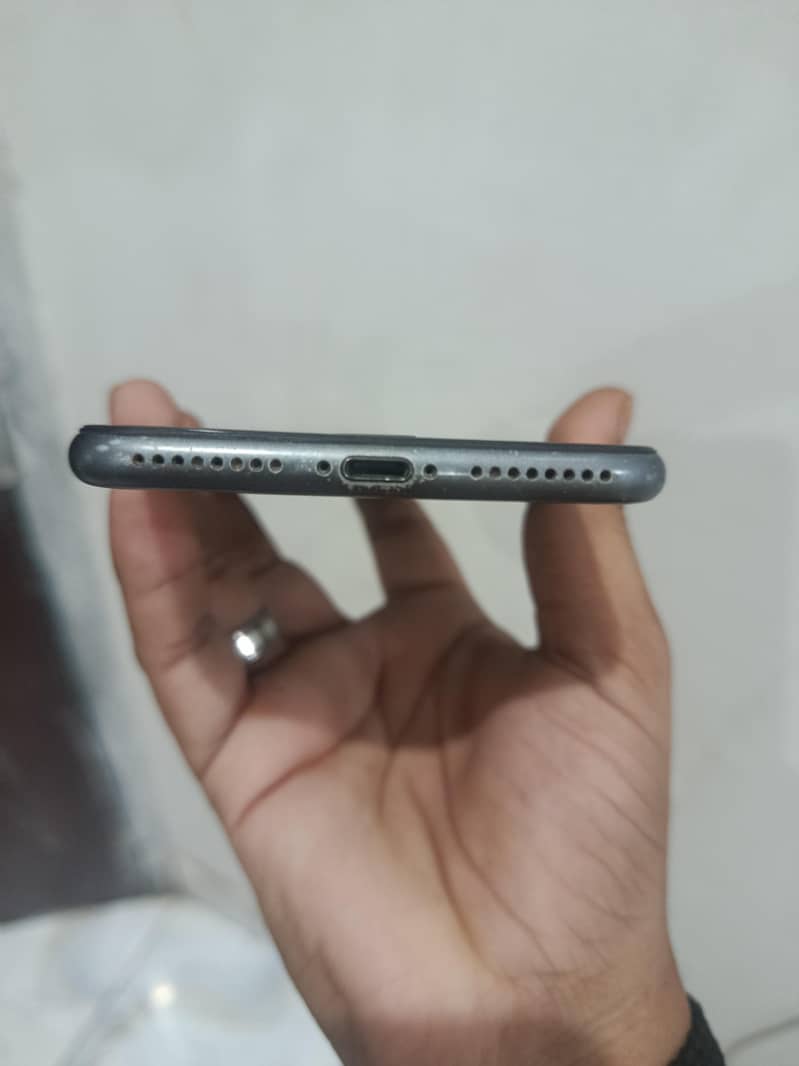 Apple iPhone 8 Plus 1