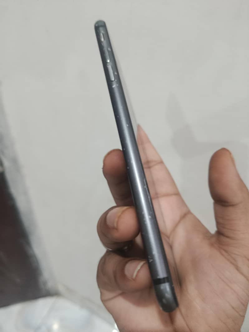Apple iPhone 8 Plus 3