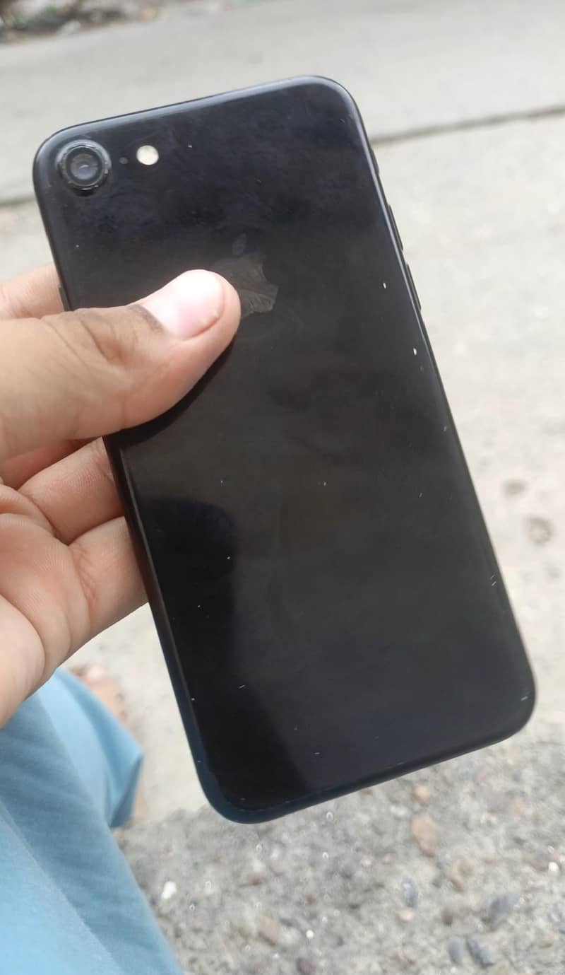 Apple iPhone 7 1