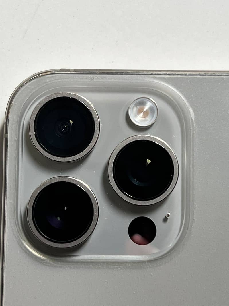 Apple iPhone 15 Pro Max 3